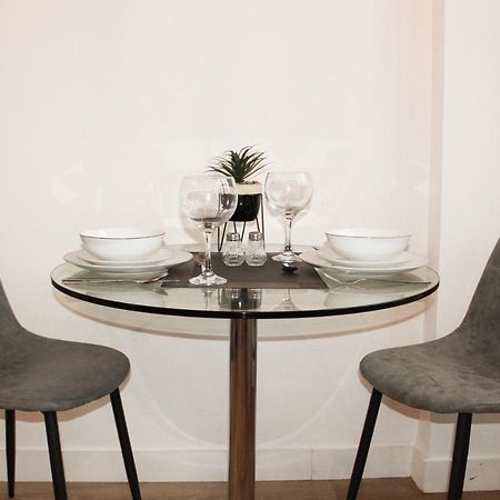 Modern Luxury Serviced Duplex Apartments By Repose- 150 Metro Court, Вест-Бромвіч Екстер'єр фото