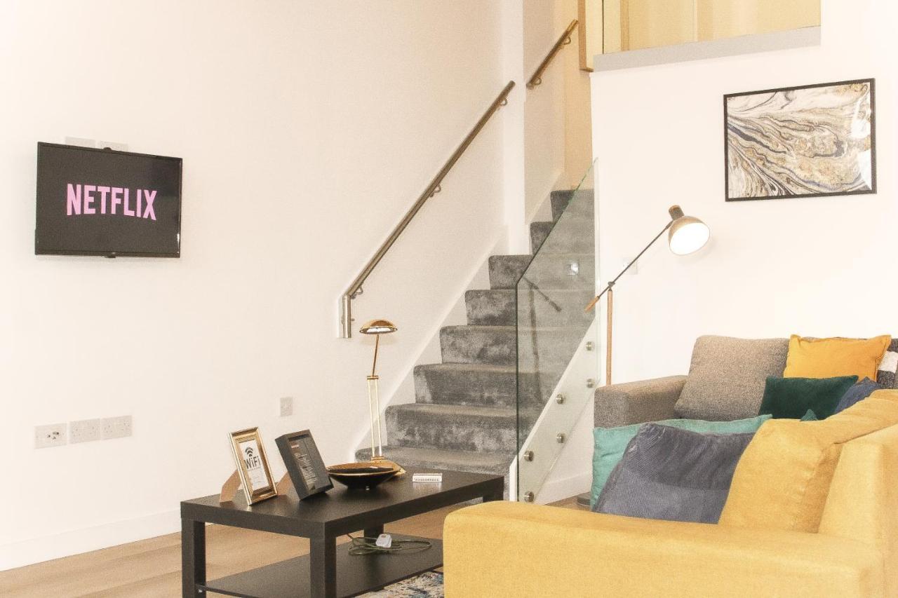 Modern Luxury Serviced Duplex Apartments By Repose- 150 Metro Court, Вест-Бромвіч Екстер'єр фото