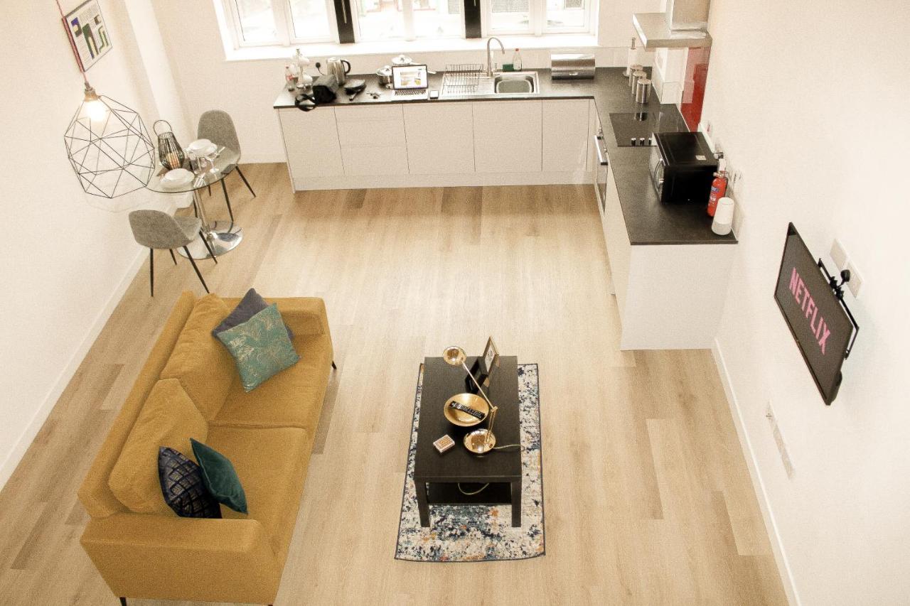 Modern Luxury Serviced Duplex Apartments By Repose- 150 Metro Court, Вест-Бромвіч Екстер'єр фото
