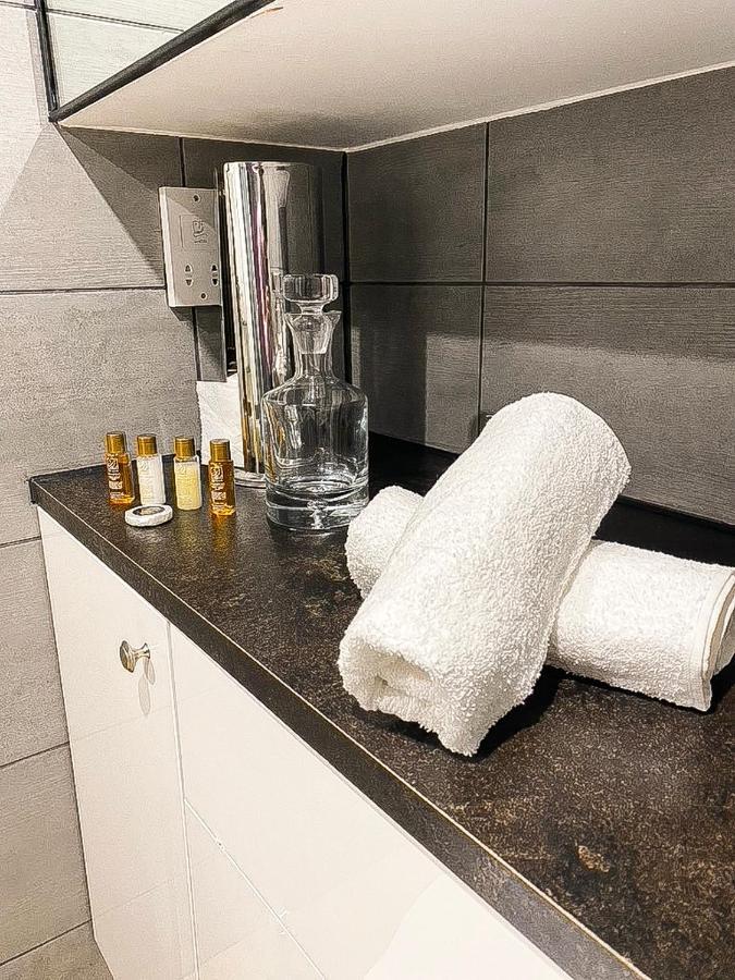 Modern Luxury Serviced Duplex Apartments By Repose- 150 Metro Court, Вест-Бромвіч Екстер'єр фото