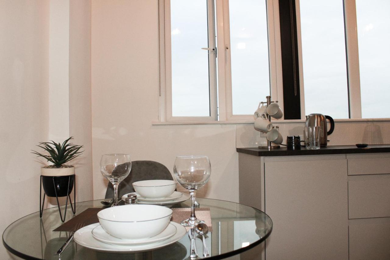Modern Luxury Serviced Duplex Apartments By Repose- 150 Metro Court, Вест-Бромвіч Екстер'єр фото